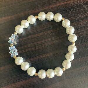 {Handmade} Faux Pearl Bracelet with Iridescent Bear Beads